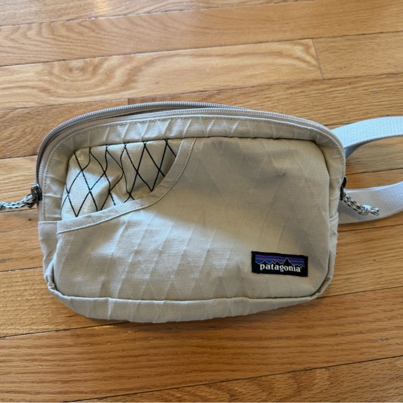 Patagonia Handbags - Patagonia Stand Up Belt Bag